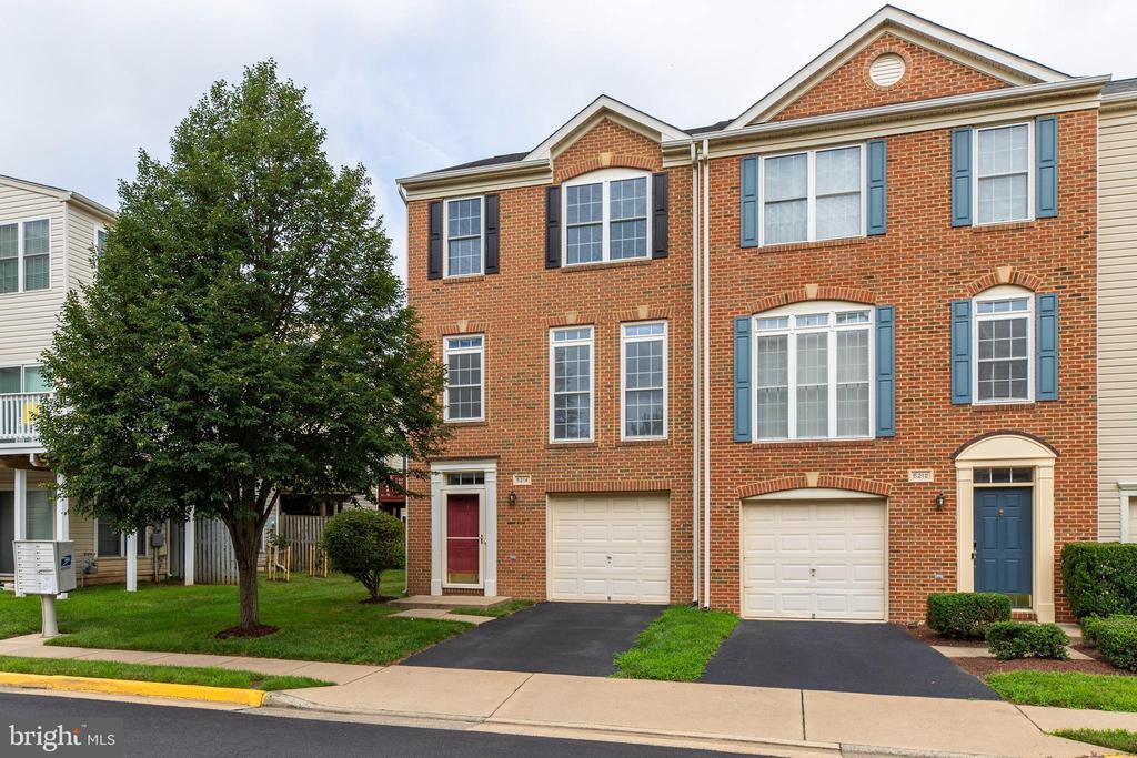 5214 Prairie Willow Ln in Centreville, VA - Building Photo