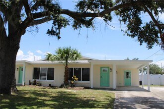 6013 Fortune Pl in Apollo Beach, FL - Building Photo - Building Photo