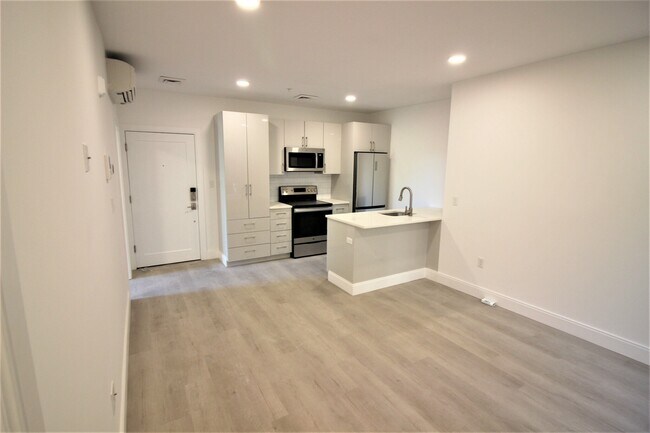 2 New St, Unit #2 in Boston, MA - Building Photo - Building Photo