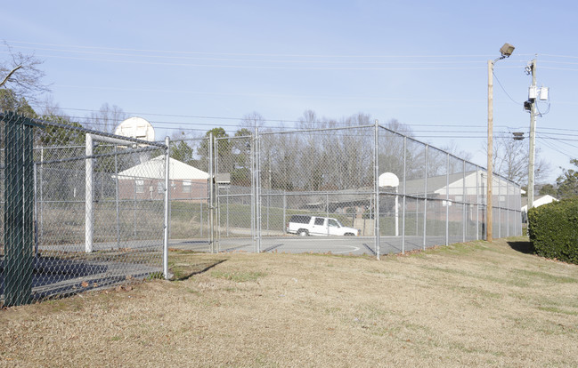 Brown Franklin Court in Laurens, SC - Building Photo - Building Photo