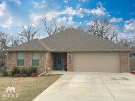 1311 Valley Dr in Gentry, AR - Building Photo