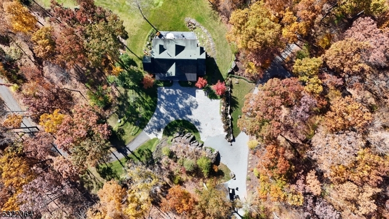 17 Quaker Church Rd in Andover, NJ - Building Photo