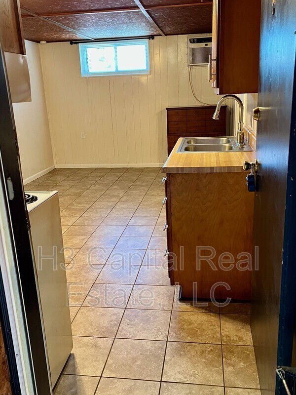property at 117 N Shamrock St
