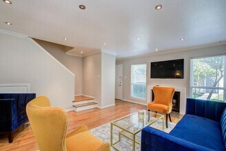 5807 Beverly Hill St in Houston, TX - Building Photo - Building Photo