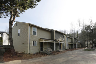 Slavin Court in Portland, OR - Building Photo - Building Photo