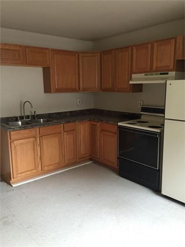 1621 Clover Ln in Champaign, IL - Building Photo - Building Photo