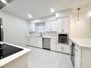 5470 Ariel St in Houston, TX - Building Photo - Building Photo
