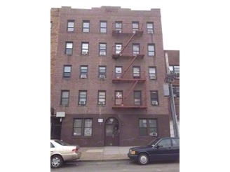 1471 White Plains Rd in Bronx, NY - Building Photo