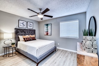 Jerome Apartments in Glendale, AZ - Foto de edificio - Building Photo