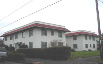 Inverness Apartments in Portland, OR - Building Photo - Building Photo