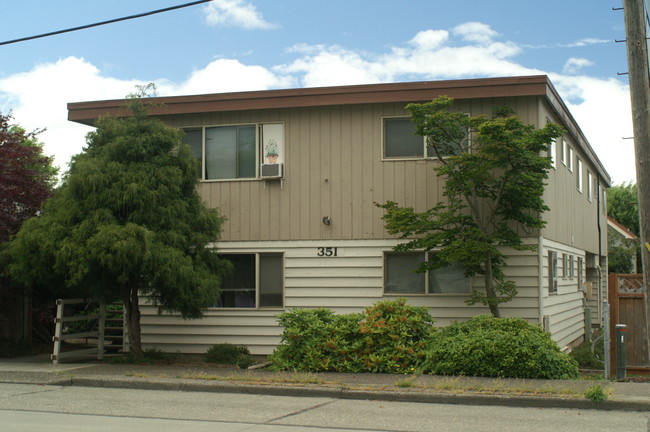 Manuell Apartments in Renton, WA - Building Photo - Building Photo