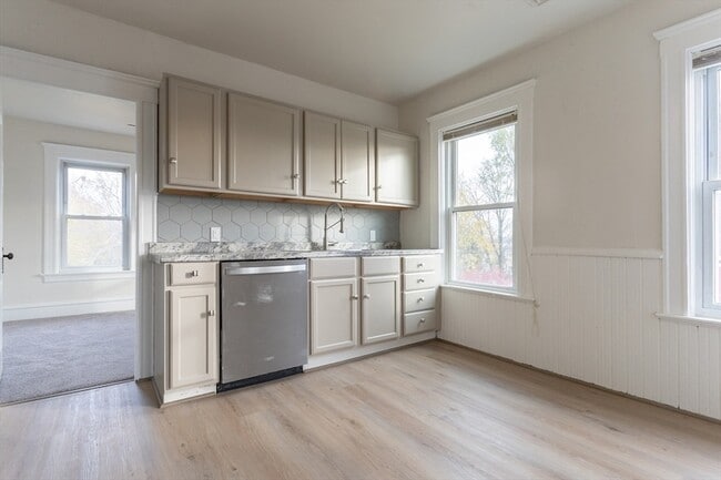 643 Rathbun St, Unit 3 in Blackstone, MA - Foto de edificio - Building Photo