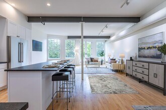 58 Regent St, Unit 1 in Cambridge, MA - Foto de edificio - Building Photo