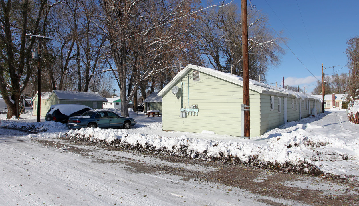 202 E 3rd St in Shoshone, ID - Building Photo