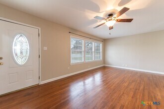 126 Bellaire St in Luling, TX - Building Photo - Building Photo