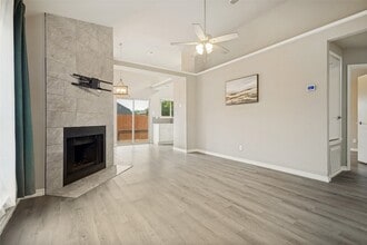 945 Ramblewood Dr in Lewisville, TX - Building Photo - Building Photo