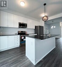 352 Crossway Ter in Ottawa, ON - Building Photo - Building Photo
