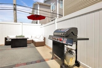 81 Barnes St in Long Beach, NY - Building Photo - Building Photo