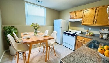 520 Sky Vue Dr, Unit D in Raymore, MO - Foto de edificio - Building Photo