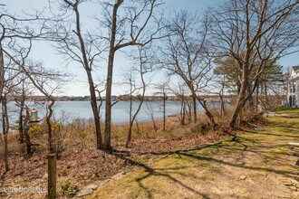 222 Waters Edge Dr in Toms River, NJ - Building Photo - Building Photo