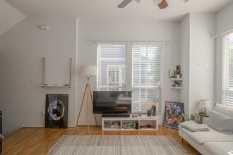 2609 Link Rd in Houston, TX - Foto de edificio - Building Photo