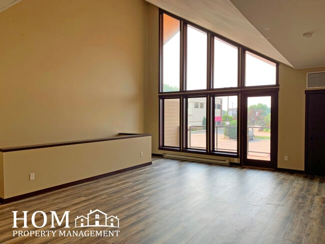 261 Bunting Ln, Unit A in Mankato, MN - Foto de edificio - Building Photo