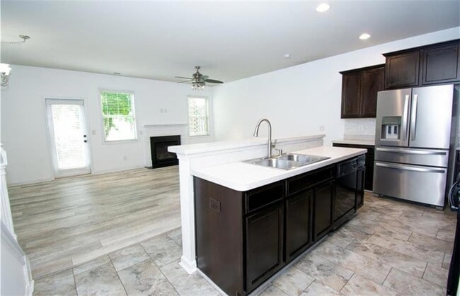 162 Townview Dr in Woodstock, GA - Building Photo - Building Photo