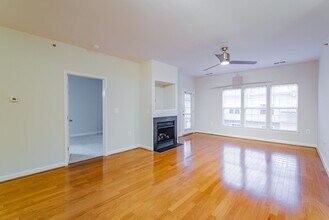 42470 Pennyroyal Sq in Ashburn, VA - Foto de edificio - Building Photo