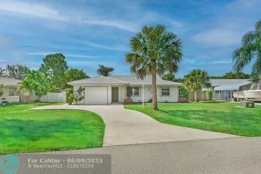 6159 SE Poinciana Ln in Hobe Sound, FL - Building Photo