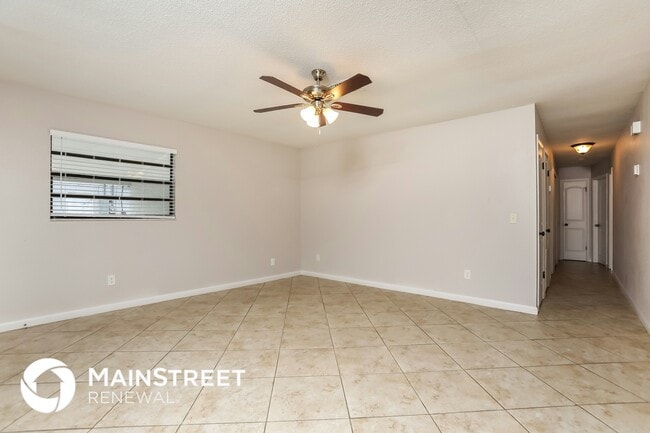 1105 E Minnesota Ave in DeLand, FL - Building Photo - Building Photo