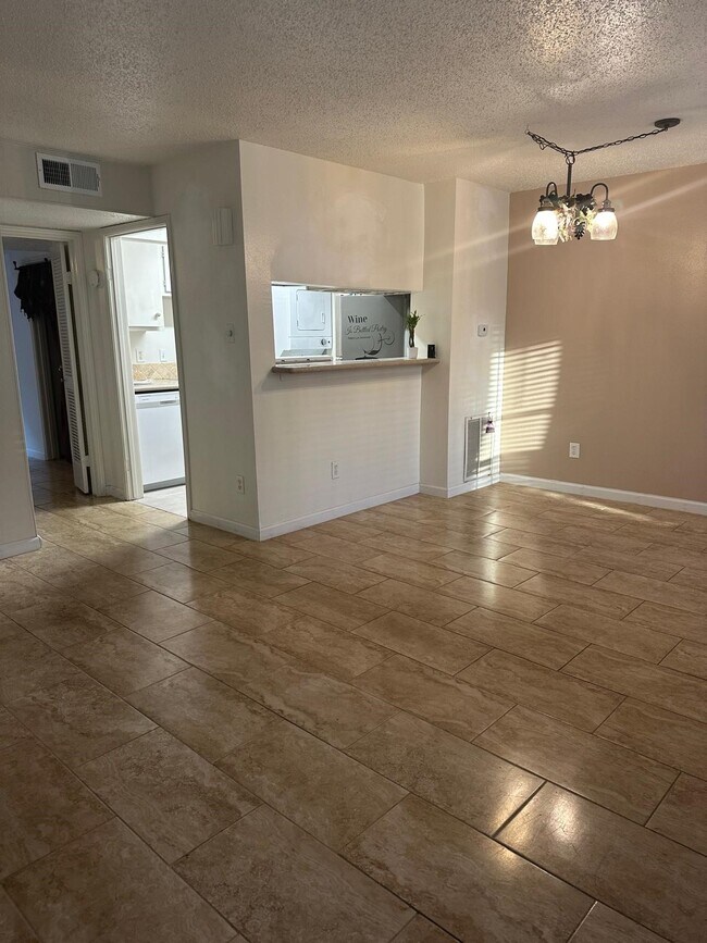 6410 Del Monte Dr in Houston, TX - Building Photo - Building Photo