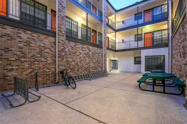 912 W 22nd St in Austin, TX - Building Photo - Building Photo