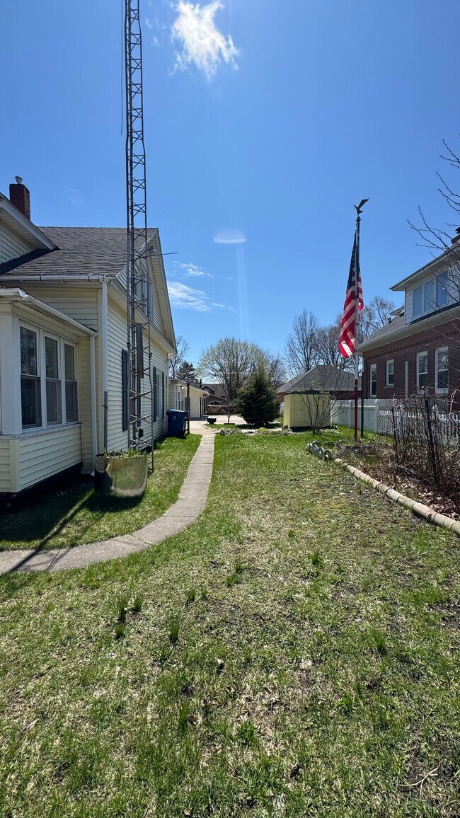 806 E Loomis St in Ludington, MI - Building Photo - Building Photo