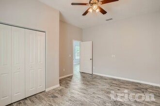 2704 61st Ave N in St. Petersburg, FL - Foto de edificio - Building Photo