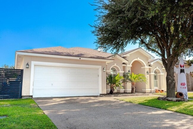 415 Starling Creek Loop in Laredo, TX - Building Photo - Building Photo