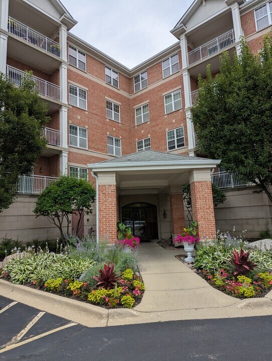 101 Pointe Dr in Northbrook, IL - Foto de edificio