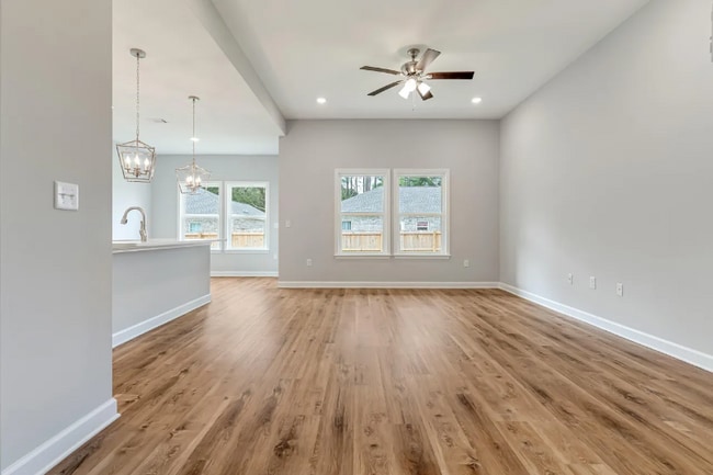 98 Azalea Dr in Freeport, FL - Building Photo - Building Photo