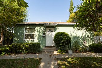 5901 Woodman Ave in Van Nuys, CA - Building Photo - Building Photo