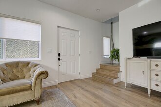 5206 Goodland Ave in Valley Village, CA - Building Photo - Building Photo