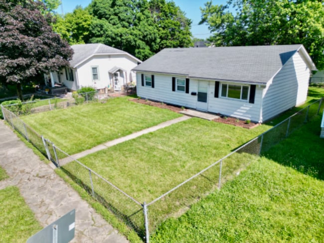 property at 1306 W 5th St
