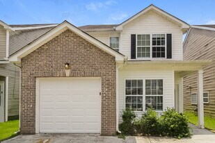 2192 Crossrail Dr in Atlanta, GA - Building Photo