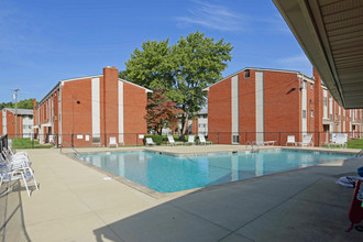 North Royal Oak Apartments in Royal Oak, MI - Foto de edificio - Building Photo