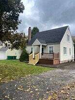 8215 Rutledge St in Merrillville, IN - Building Photo