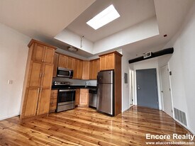 600 Columbia Rd, Unit 26 in Boston, MA - Building Photo