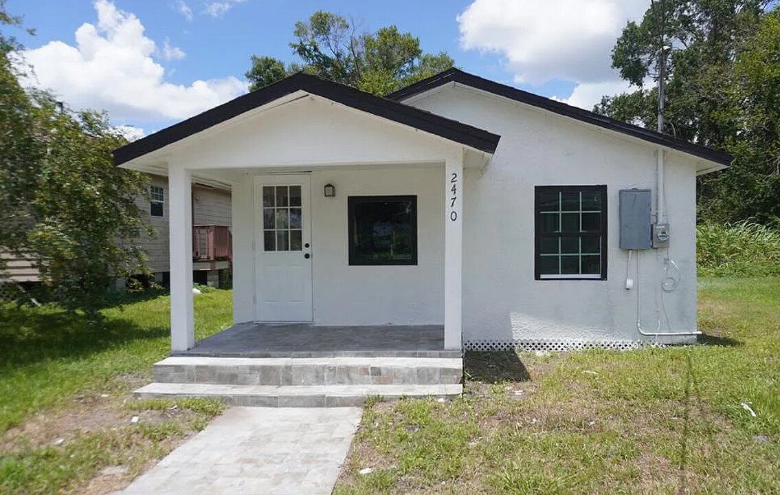 2470 Church St in Sanford, FL - Building Photo