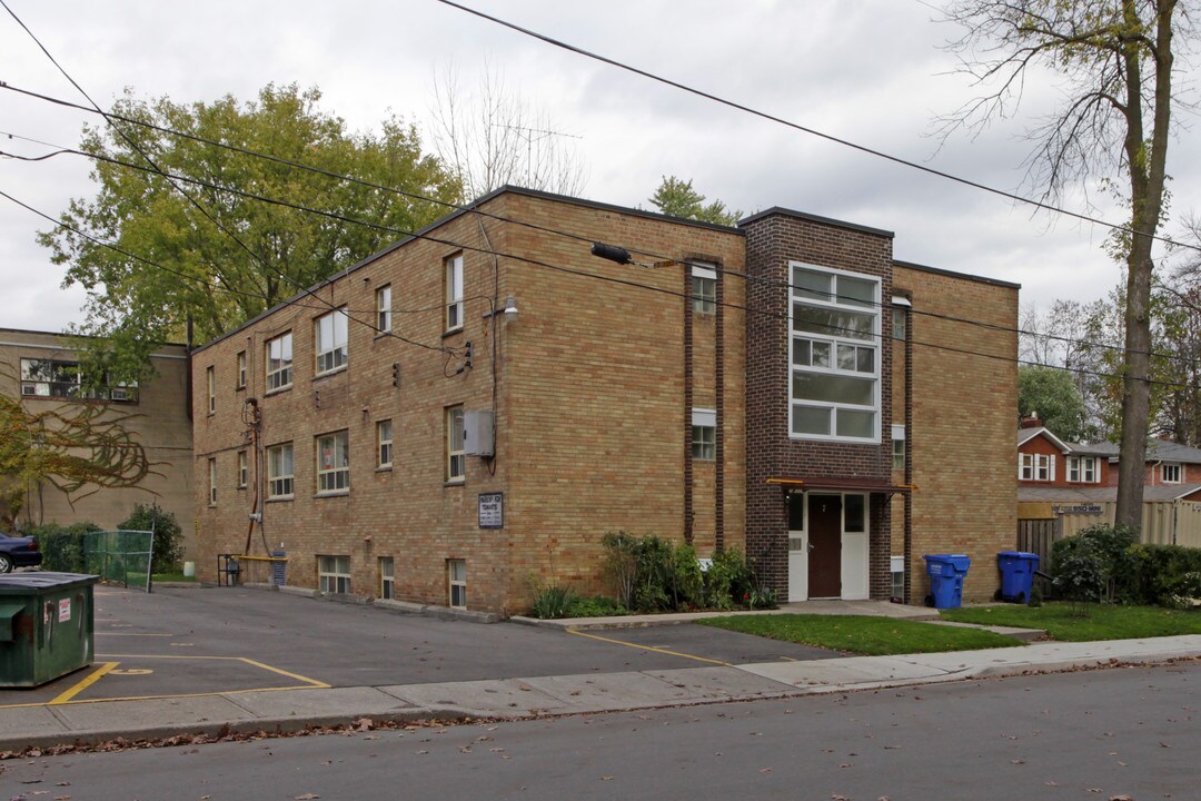 7 Elmwood Ave in Mississauga, ON - Building Photo
