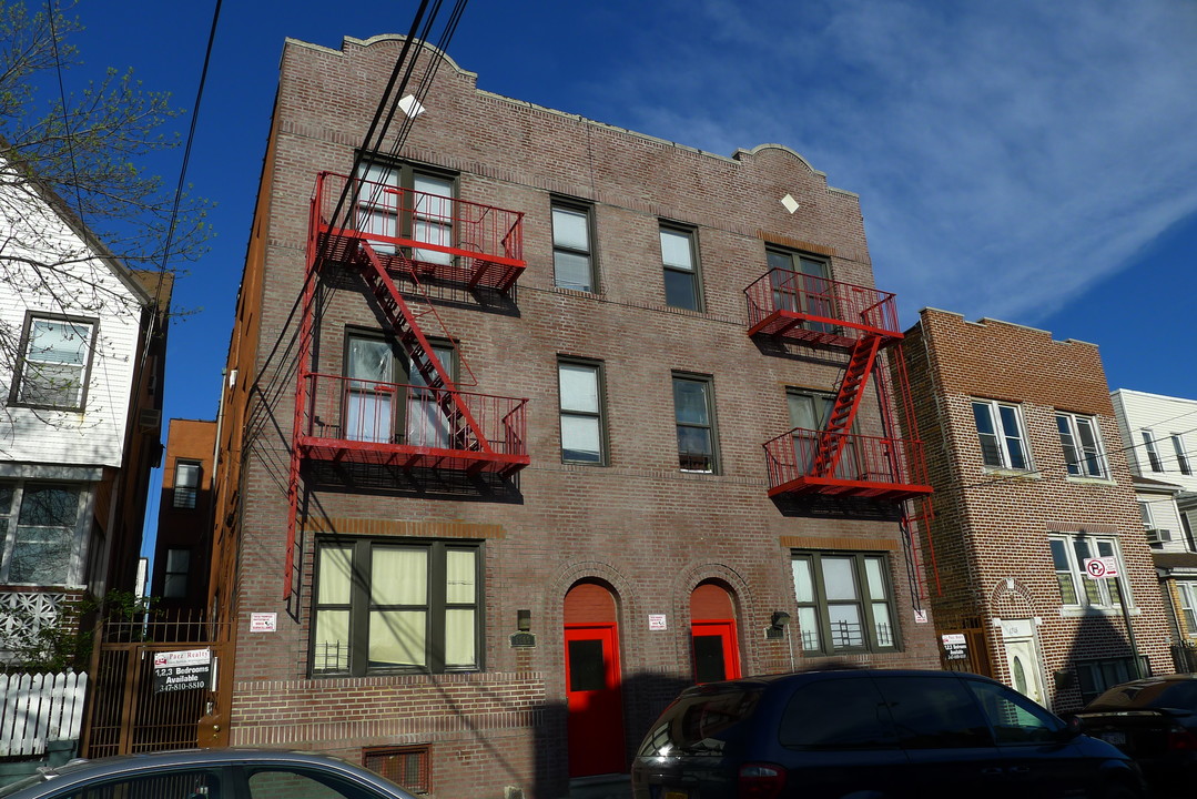 1311 Thieriot Ave in Bronx, NY - Building Photo