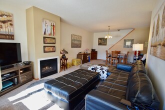 1132 Crystal Pl W in Chaska, MN - Building Photo - Building Photo