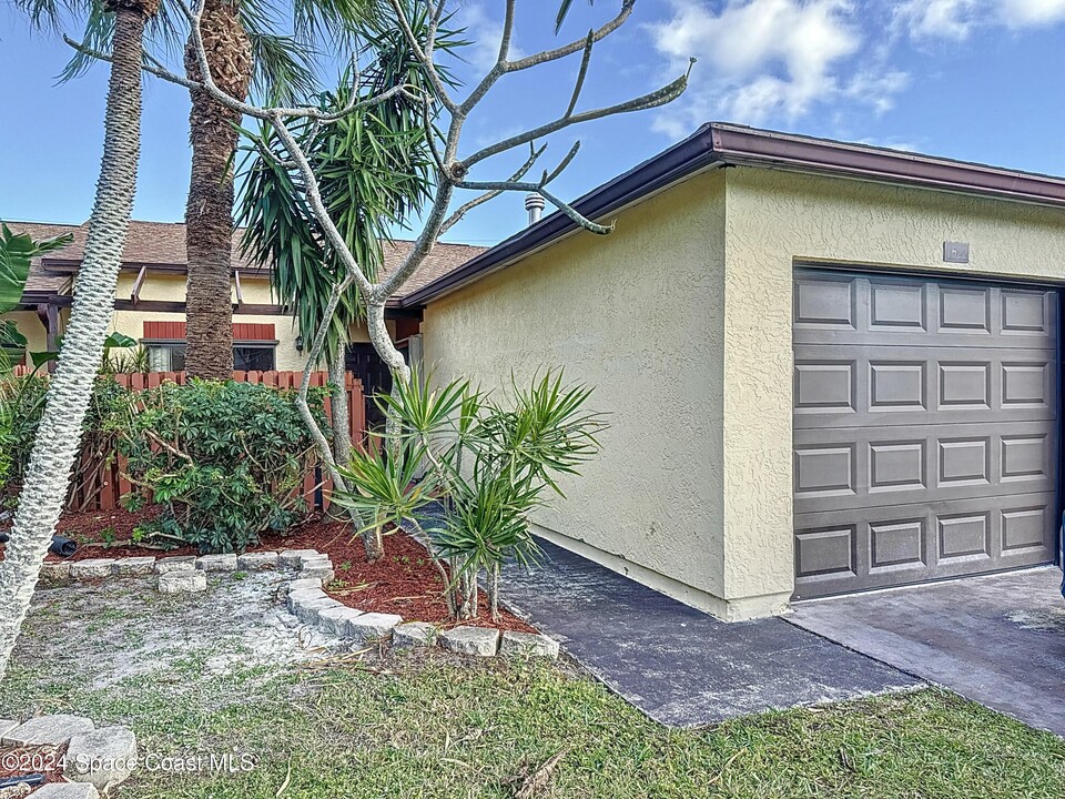 1622 Gable Ct in Merritt Island, FL - Foto de edificio