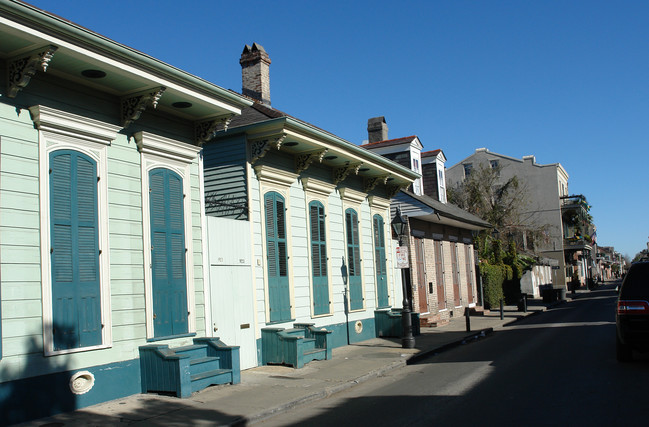 923 Bourbon St in New Orleans, LA - Foto de edificio - Building Photo